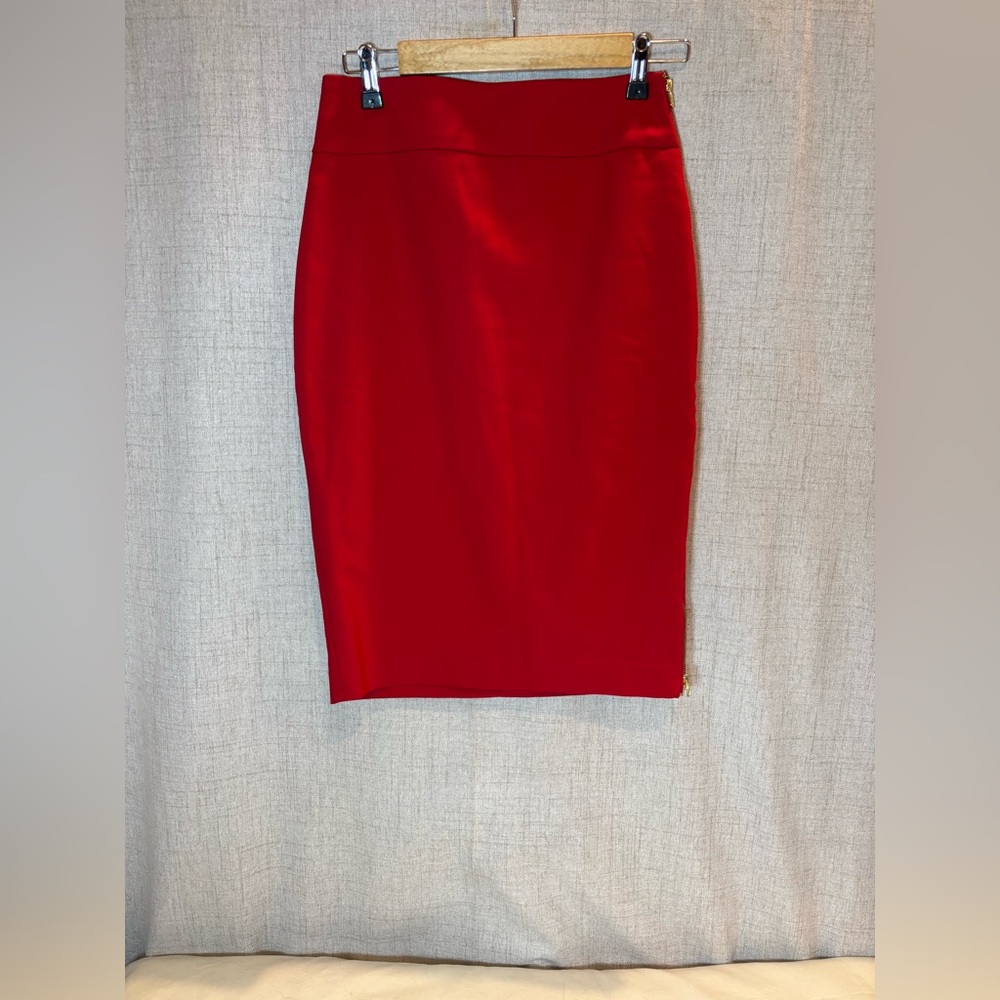 EXPRESS red pencil skirt w/gold full-length full satin lining. Size 4